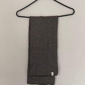 Smartwool Herringbone Knit Scarf in Black and Gray